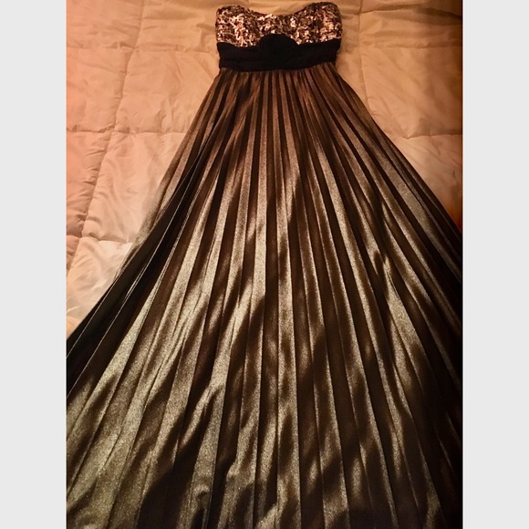 Speechless: Sequin Pleated Grey Dress - Picture 4 of 8